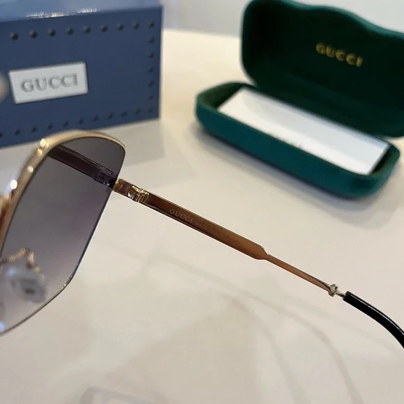Gucci Gold and Black Women's Sunglasses - Picture 4 of 10